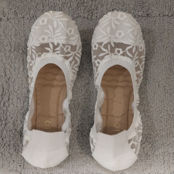 Floral Embroidery Lace Slip Ballet Flats - Picture 1 of 2